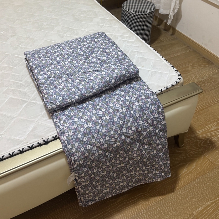 91家纺网 家纺一手货源 找家纺 被多多被业 2026新款磨毛印花夏被夏凉被空调被 小碎花-灰