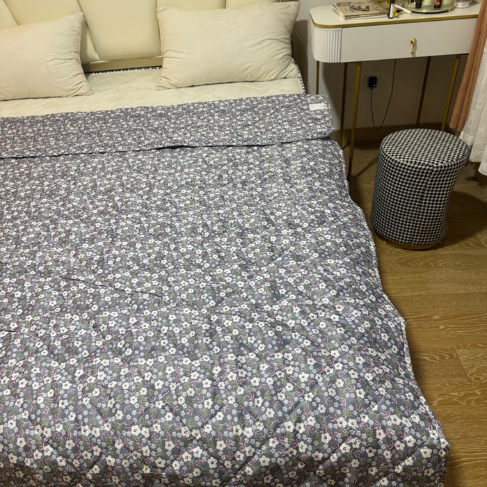 91家纺网 家纺一手货源 找家纺 被多多被业 2026新款磨毛印花夏被夏凉被空调被 小碎花-灰