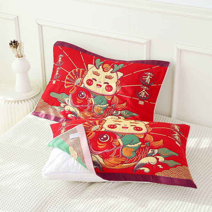 91家纺网 家纺一手货源 找家纺 朴尔家纺-毛巾被 2026新款全棉纯棉加厚八层纱布喜庆民族风婚庆系列枕巾单枕巾枕巾单件 年年有余