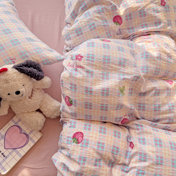 91家纺网 家纺一手货源 找家纺 优选 2026新款加厚云感棉双层纱四件套小碎花被套床单床笠款学生三件套新款直播爆款 有草莓的地方