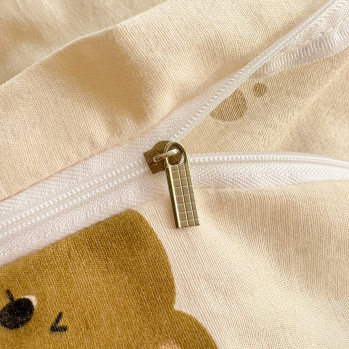 91家纺网 家纺一手货源 找家纺 优选 2026新款加厚云感棉双层纱四件套小碎花被套床单床笠款学生三件套新款直播爆款 奇妙小熊-米