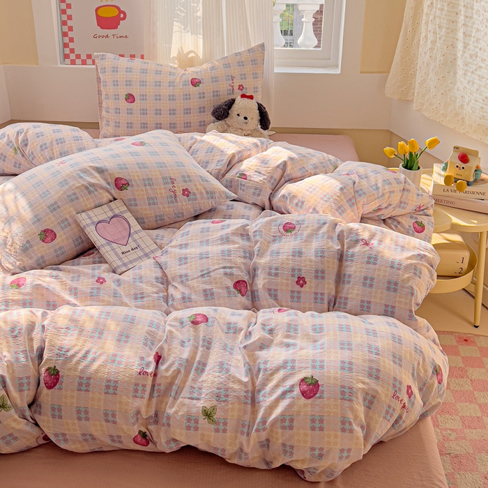 91家纺网 家纺一手货源 找家纺 优选良品 2026新款加厚云感棉双层纱四件套小碎花被套床单床笠款学生三件套新款直播爆款 有草莓的地方