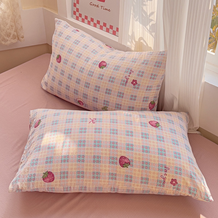 91家纺网 家纺一手货源 找家纺 优选良品 2026新款加厚云感棉双层纱四件套小碎花被套床单床笠款学生三件套新款直播爆款 有草莓的地方