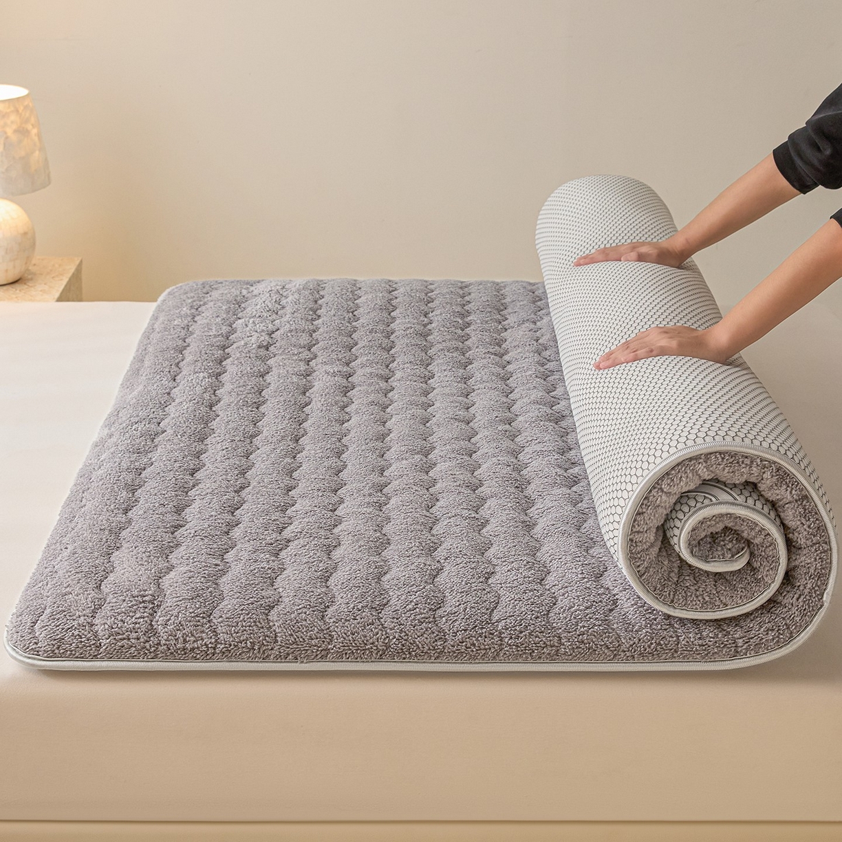 91家纺网 家纺一手货源 找家纺 （总）月茶家纺 2026新款单边羊羔绒床垫垫子