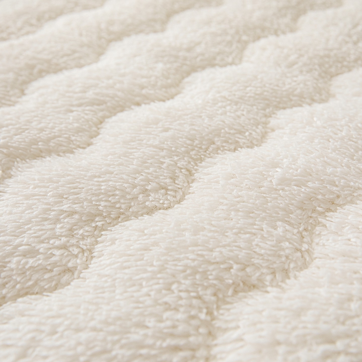 91家纺网 家纺一手货源 找家纺 月茶家纺 2026新款单边羊羔绒床垫垫子 白色