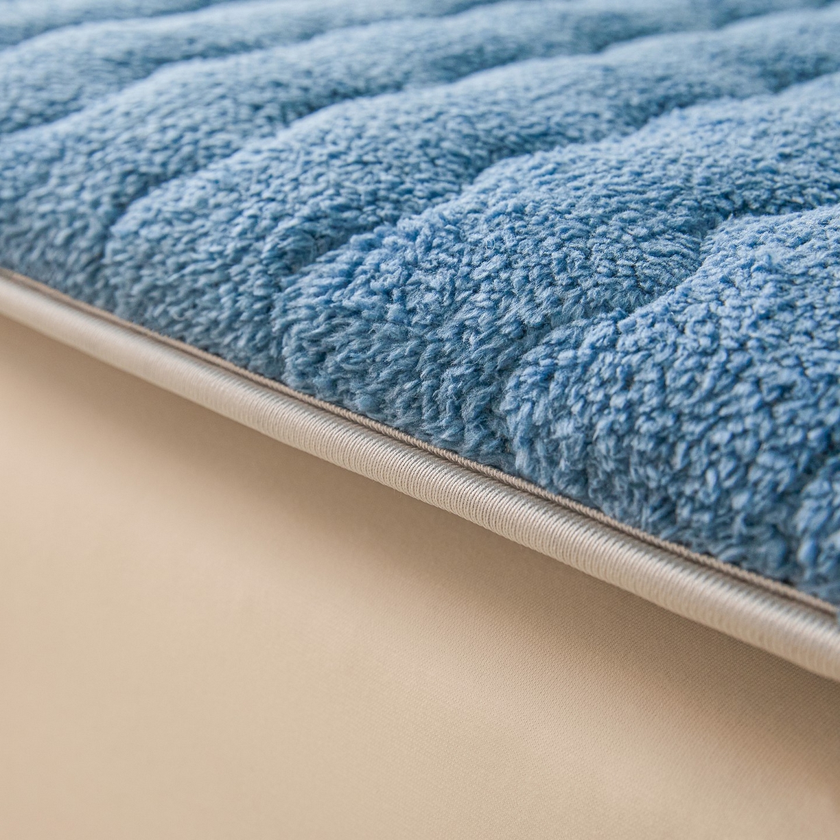 91家纺网 家纺一手货源 找家纺 月茶家纺 2026新款单边羊羔绒床垫垫子 蓝色