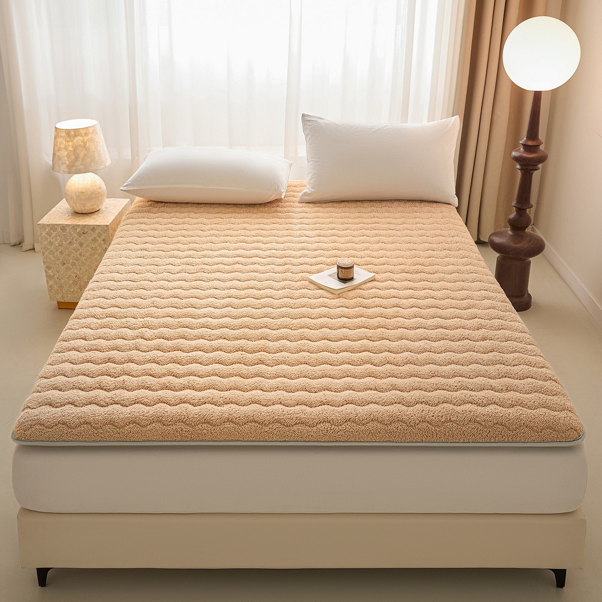 91家纺网 家纺一手货源 找家纺 月茶家纺 2026新款单边羊羔绒床垫垫子 咖色