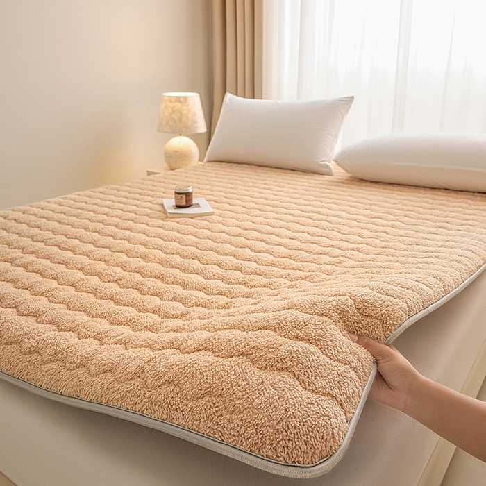 91家纺网 家纺一手货源 找家纺 月茶家纺 2026新款单边羊羔绒床垫垫子 咖色