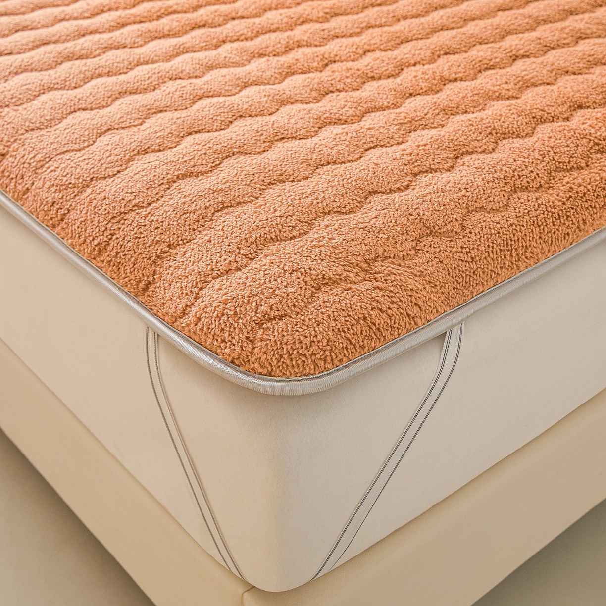 91家纺网 家纺一手货源 找家纺 月茶家纺 2026新款单边羊羔绒床垫垫子 驼色