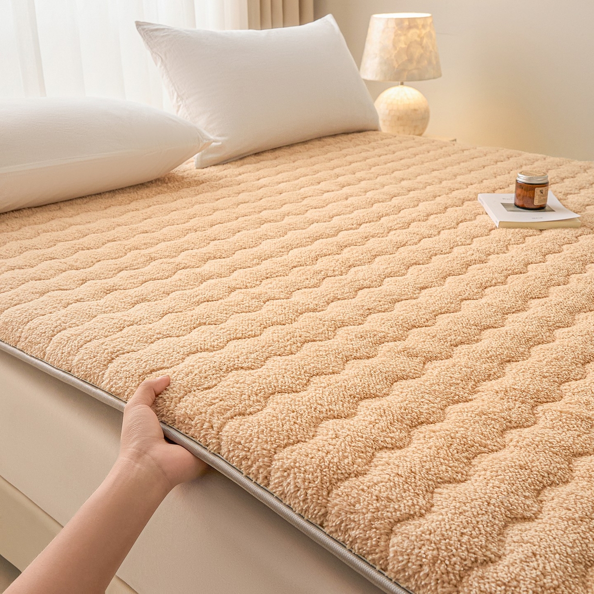 91家纺网 家纺一手货源 找家纺 月茶家纺 2026新款单边羊羔绒床垫垫子 咖色