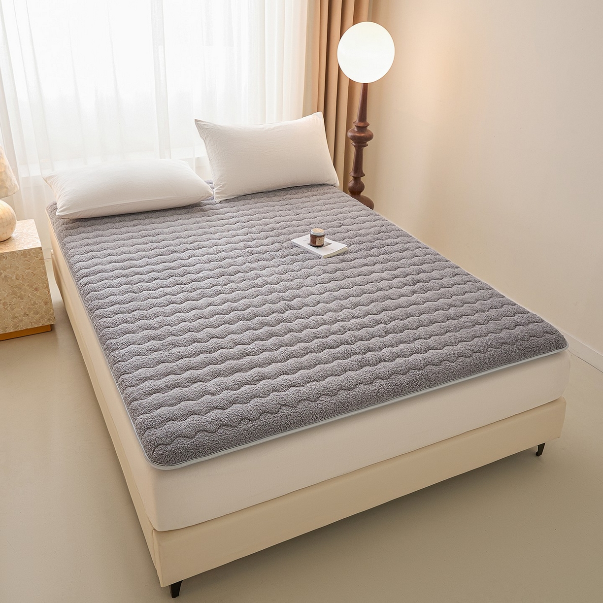 91家纺网 家纺一手货源 找家纺 月茶家纺 2026新款单边羊羔绒床垫垫子 灰色