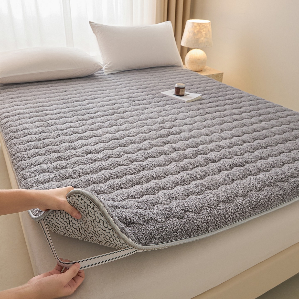 91家纺网 家纺一手货源 找家纺 月茶家纺 2026新款单边羊羔绒床垫垫子 灰色