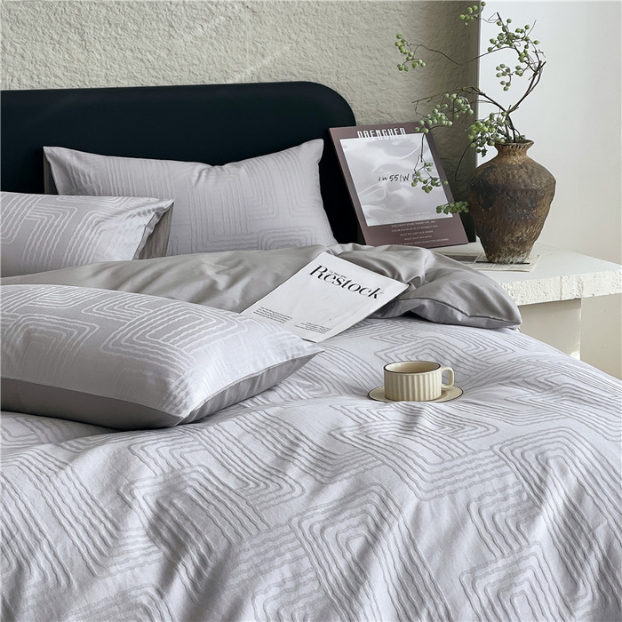 91家纺网 家纺一手货源 找家纺 琪格格纺织 2026新款60s精梳全棉纯棉厚织贡缎提花四件套 A类全棉立体浮雕床品 查理德-灰