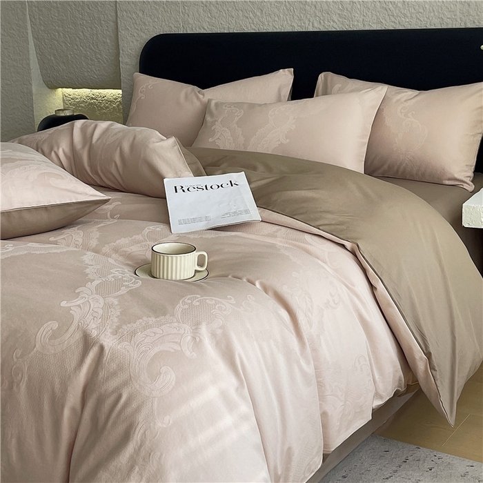 91家纺网 家纺一手货源 找家纺 琪格格纺织 2026新款60s精梳全棉纯棉厚织贡缎提花四件套 A类全棉立体浮雕床品 华尔兹-咖