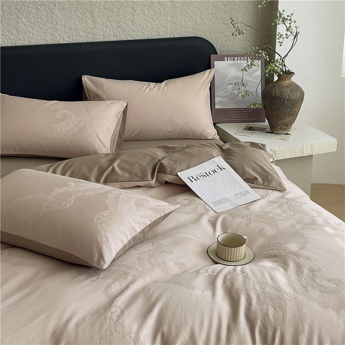 91家纺网 家纺一手货源 找家纺 琪格格纺织 2026新款60s精梳全棉纯棉厚织贡缎提花四件套 A类全棉立体浮雕床品 华尔兹-咖