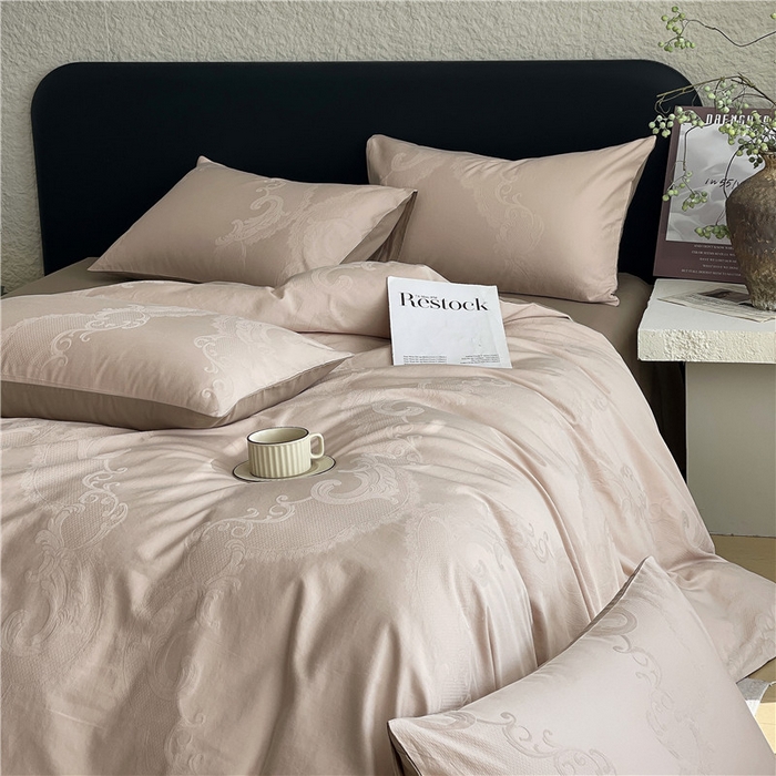 91家纺网 家纺一手货源 找家纺 琪格格纺织 2026新款60s精梳全棉纯棉厚织贡缎提花四件套 A类全棉立体浮雕床品 华尔兹-咖