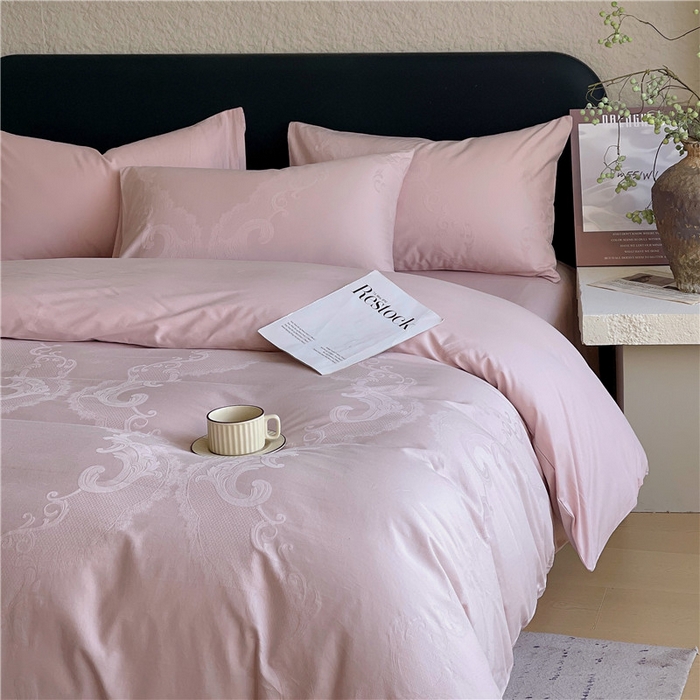 91家纺网 家纺一手货源 找家纺 琪格格纺织 2026新款60s精梳全棉纯棉厚织贡缎提花四件套 A类全棉立体浮雕床品 华尔兹-嫣紫