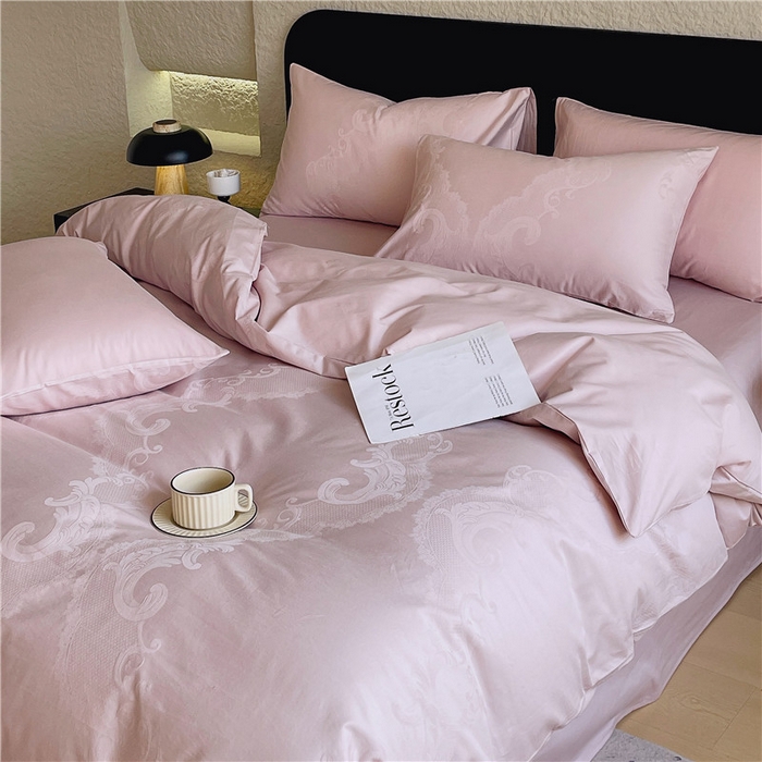 91家纺网 家纺一手货源 找家纺 琪格格纺织 2026新款60s精梳全棉纯棉厚织贡缎提花四件套 A类全棉立体浮雕床品 华尔兹-嫣紫