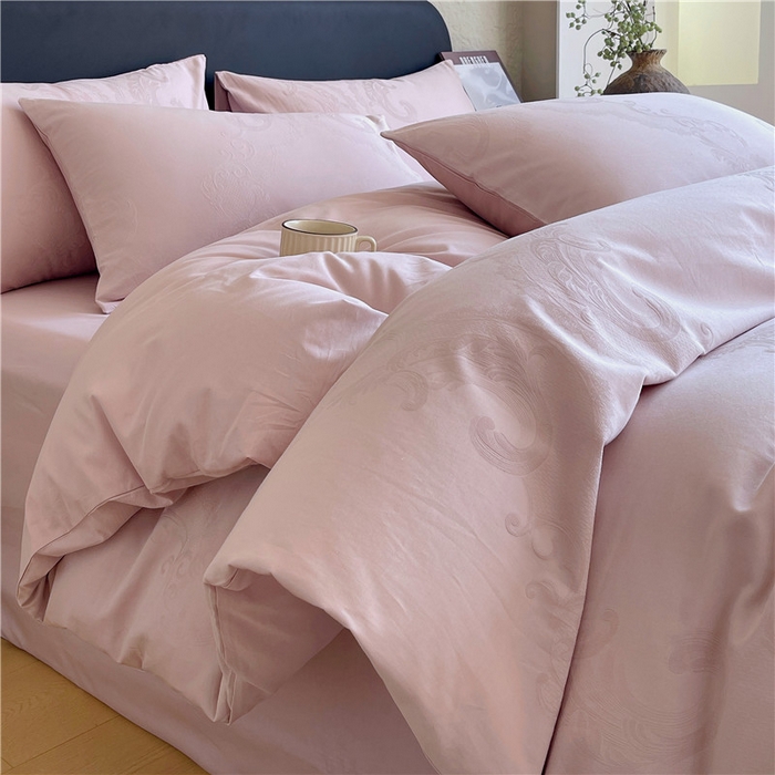 91家纺网 家纺一手货源 找家纺 琪格格纺织 2026新款60s精梳全棉纯棉厚织贡缎提花四件套 A类全棉立体浮雕床品 华尔兹-嫣紫