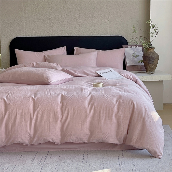 91家纺网 家纺一手货源 找家纺 琪格格纺织 2026新款60s精梳全棉纯棉厚织贡缎提花四件套 A类全棉立体浮雕床品 塞纳河畔- 嫣紫