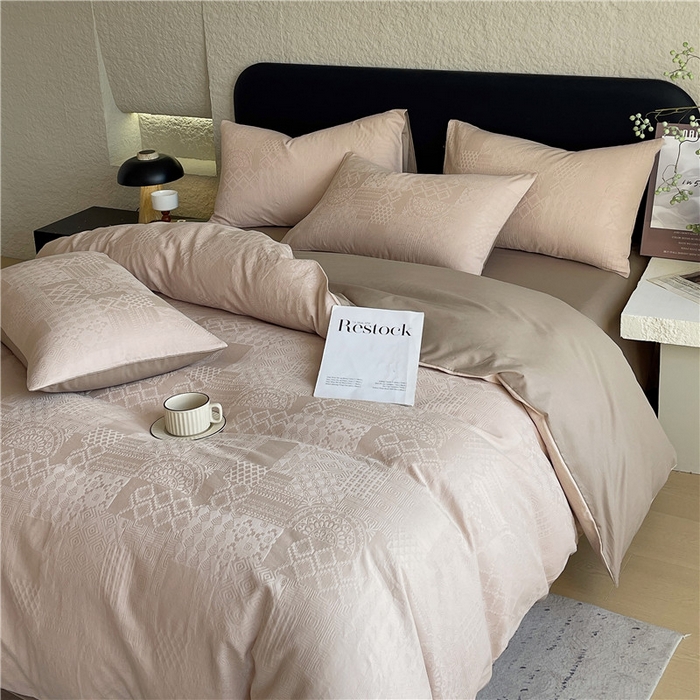 91家纺网 家纺一手货源 找家纺 琪格格纺织 2026新款60s精梳全棉纯棉厚织贡缎提花四件套 A类全棉立体浮雕床品 塞纳河畔-咖