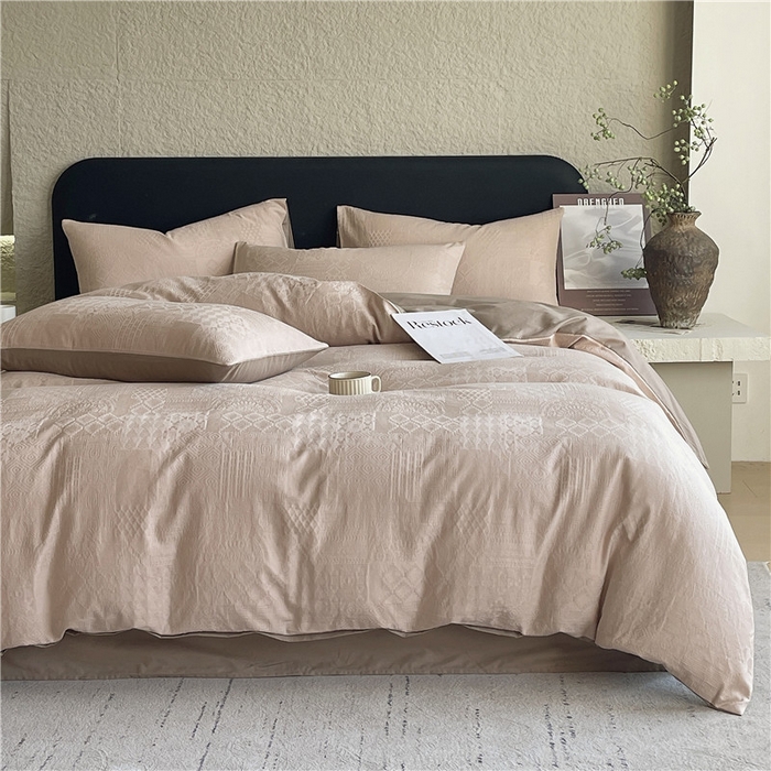 91家纺网 家纺一手货源 找家纺 琪格格纺织 2026新款60s精梳全棉纯棉厚织贡缎提花四件套 A类全棉立体浮雕床品 塞纳河畔-咖