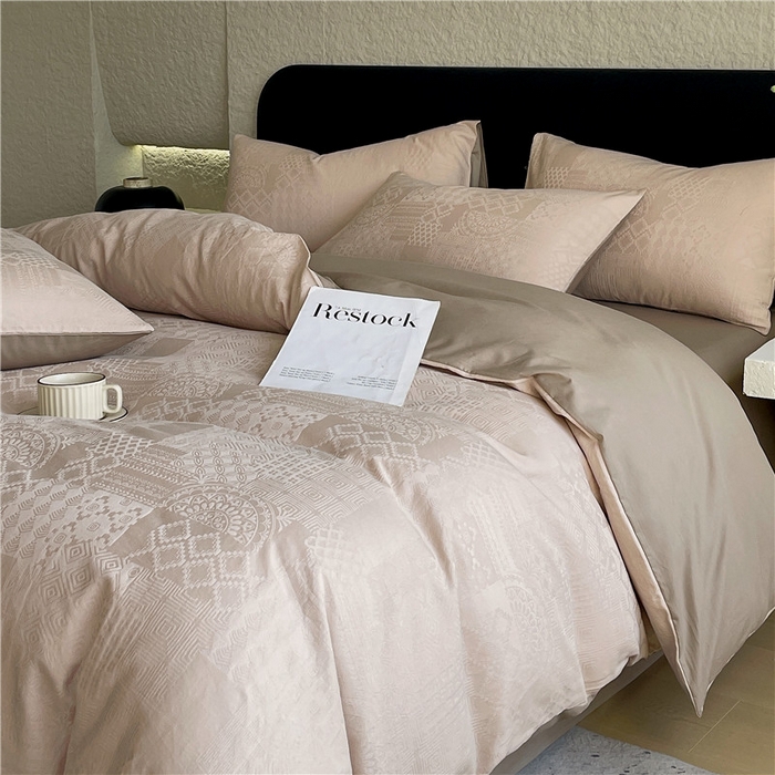 91家纺网 家纺一手货源 找家纺 琪格格纺织 2026新款60s精梳全棉纯棉厚织贡缎提花四件套 A类全棉立体浮雕床品 塞纳河畔-咖