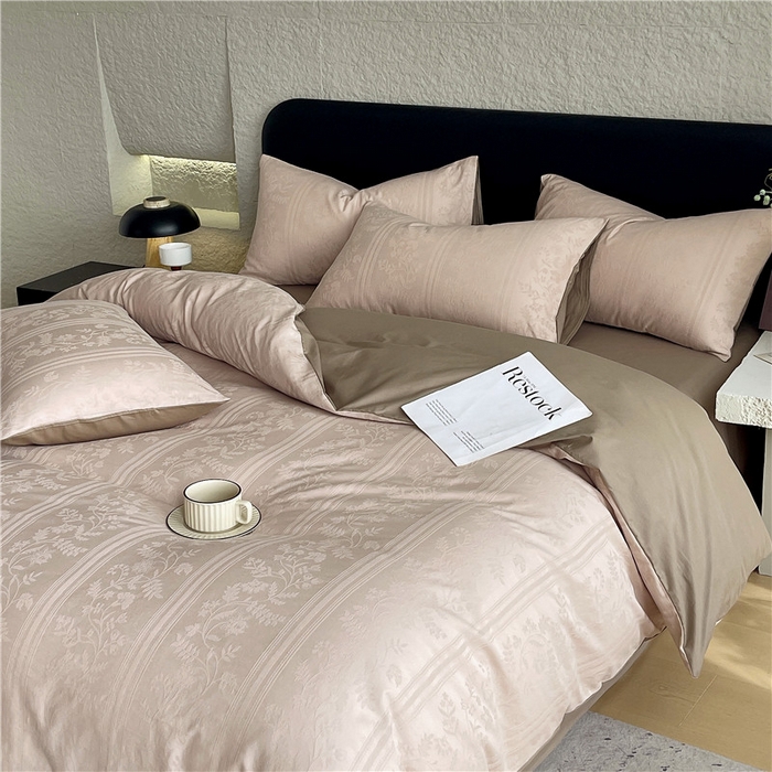 91家纺网 家纺一手货源 找家纺 琪格格纺织 2026新款60s精梳全棉纯棉厚织贡缎提花四件套 A类全棉立体浮雕床品 奢香夫人-金咖