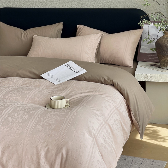 91家纺网 家纺一手货源 找家纺 琪格格纺织 2026新款60s精梳全棉纯棉厚织贡缎提花四件套 A类全棉立体浮雕床品 奢香夫人-金咖