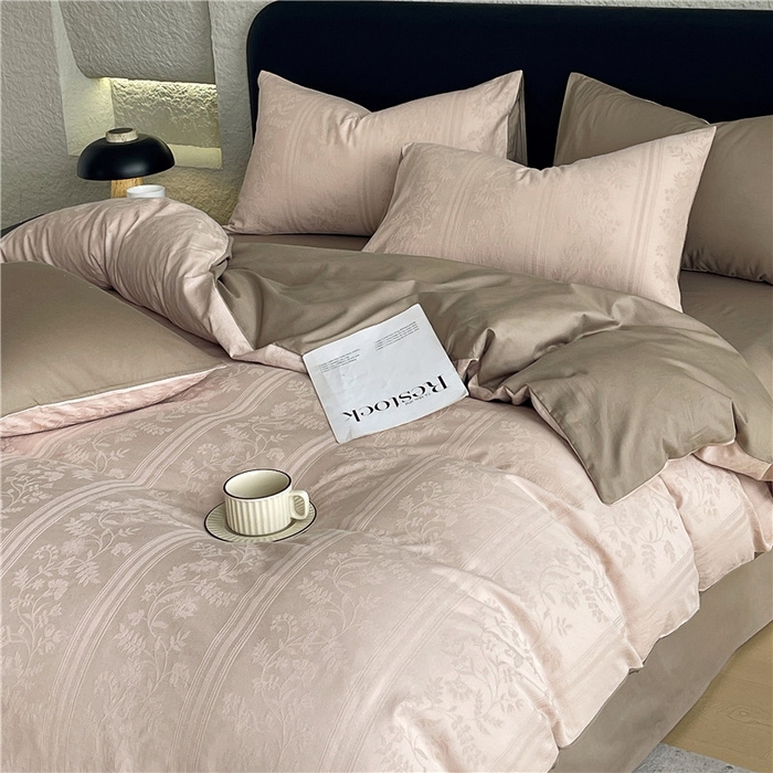 91家纺网 家纺一手货源 找家纺 琪格格纺织 2026新款60s精梳全棉纯棉厚织贡缎提花四件套 A类全棉立体浮雕床品 奢香夫人-金咖