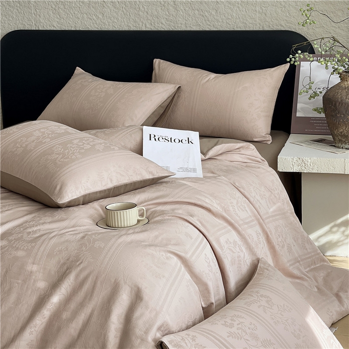 91家纺网 家纺一手货源 找家纺 琪格格纺织 2026新款60s精梳全棉纯棉厚织贡缎提花四件套 A类全棉立体浮雕床品 奢香夫人-金咖