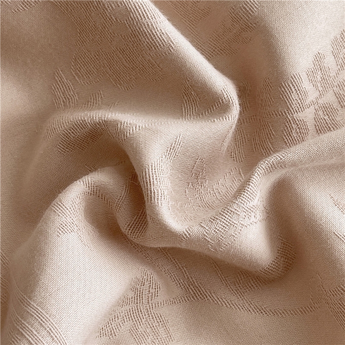 91家纺网 家纺一手货源 找家纺 琪格格纺织 2026新款60s精梳全棉纯棉厚织贡缎提花四件套 A类全棉立体浮雕床品 奢香夫人-金咖