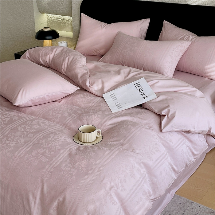 91家纺网 家纺一手货源 找家纺 琪格格纺织 2026新款60s精梳全棉纯棉厚织贡缎提花四件套 A类全棉立体浮雕床品 奢香夫人-嫣紫