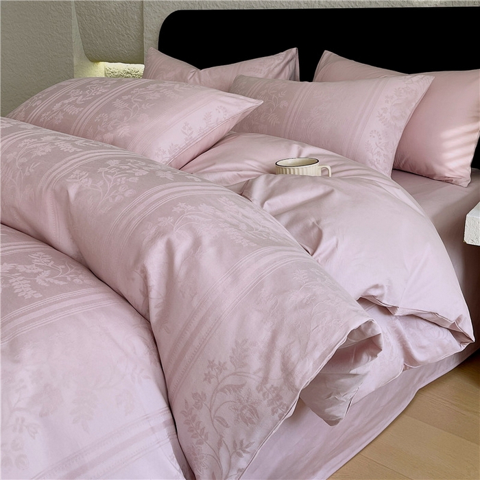 91家纺网 家纺一手货源 找家纺 琪格格纺织 2026新款60s精梳全棉纯棉厚织贡缎提花四件套 A类全棉立体浮雕床品 奢香夫人-嫣紫