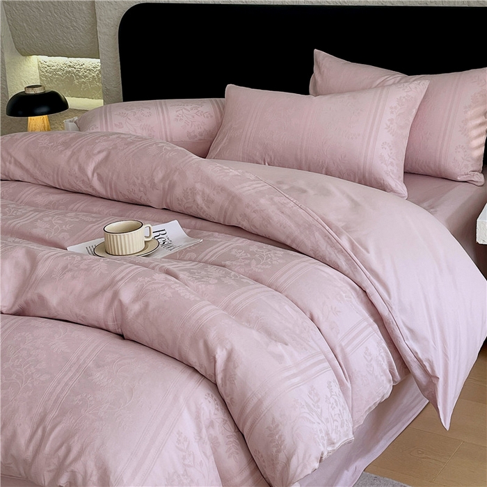 91家纺网 家纺一手货源 找家纺 琪格格纺织 2026新款60s精梳全棉纯棉厚织贡缎提花四件套 A类全棉立体浮雕床品 奢香夫人-嫣紫