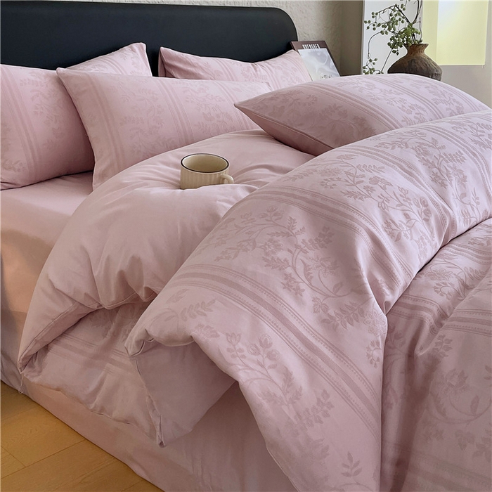 91家纺网 家纺一手货源 找家纺 琪格格纺织 2026新款60s精梳全棉纯棉厚织贡缎提花四件套 A类全棉立体浮雕床品 奢香夫人-嫣紫