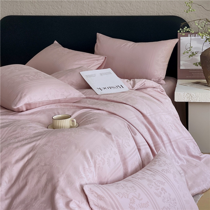 91家纺网 家纺一手货源 找家纺 琪格格纺织 2026新款60s精梳全棉纯棉厚织贡缎提花四件套 A类全棉立体浮雕床品 奢香夫人-嫣紫