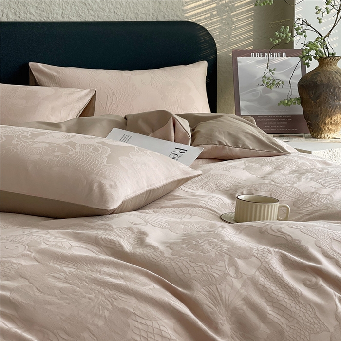 91家纺网 家纺一手货源 找家纺 琪格格纺织 2026新款60s精梳全棉纯棉厚织贡缎提花四件套 A类全棉立体浮雕床品 虞美人-浅咖