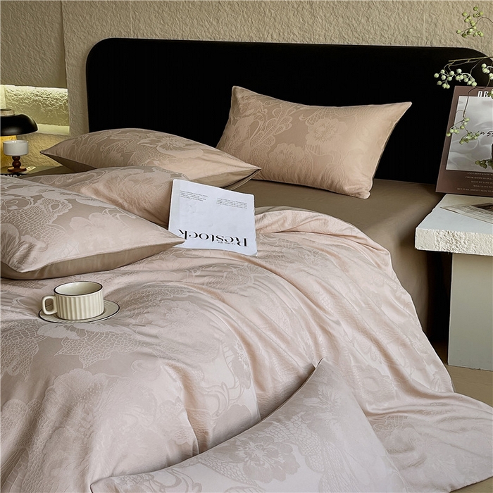 91家纺网 家纺一手货源 找家纺 琪格格纺织 2026新款60s精梳全棉纯棉厚织贡缎提花四件套 A类全棉立体浮雕床品 虞美人-浅咖