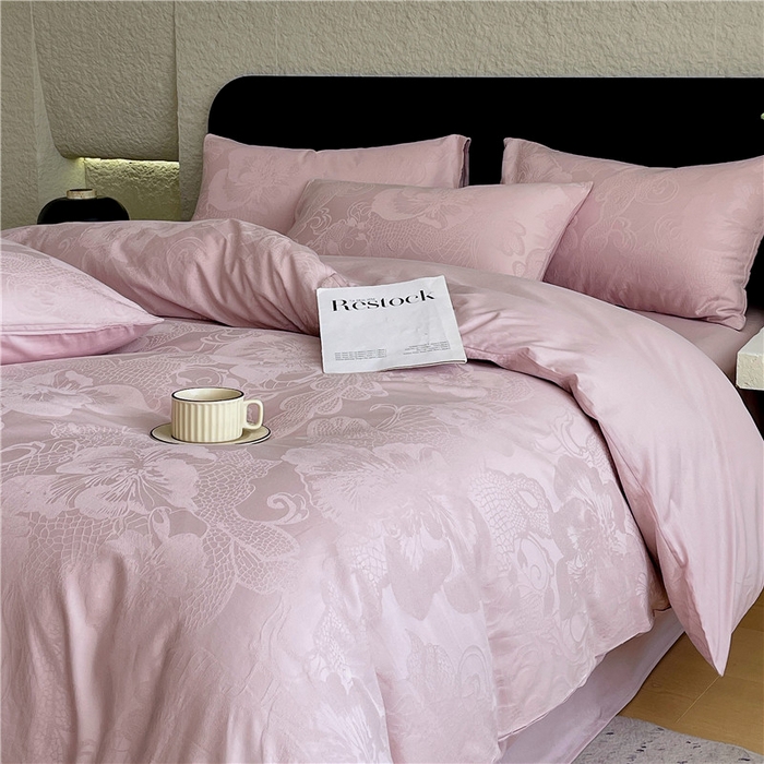 91家纺网 家纺一手货源 找家纺 琪格格纺织 2026新款60s精梳全棉纯棉厚织贡缎提花四件套 A类全棉立体浮雕床品 虞美人-嫣紫