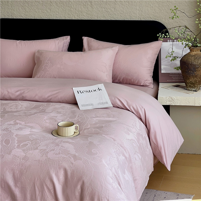 91家纺网 家纺一手货源 找家纺 琪格格纺织 2026新款60s精梳全棉纯棉厚织贡缎提花四件套 A类全棉立体浮雕床品 虞美人-嫣紫