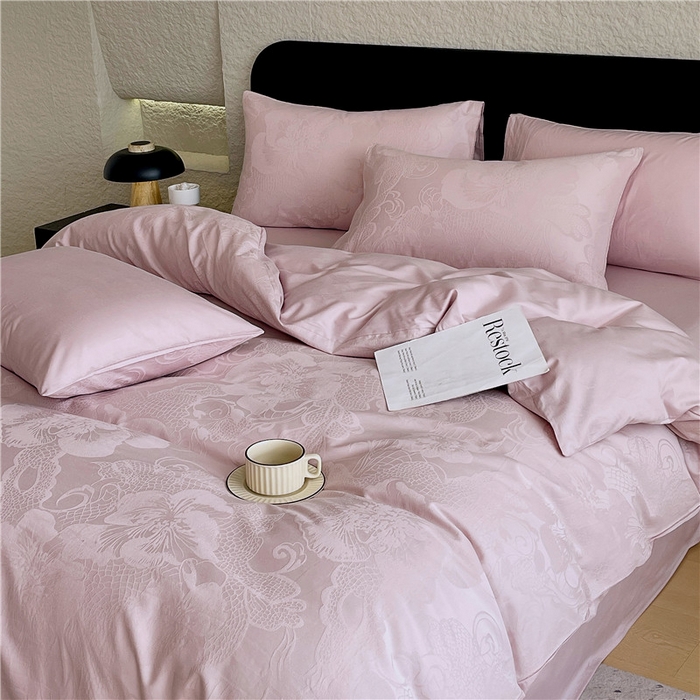 91家纺网 家纺一手货源 找家纺 琪格格纺织 2026新款60s精梳全棉纯棉厚织贡缎提花四件套 A类全棉立体浮雕床品 虞美人-嫣紫