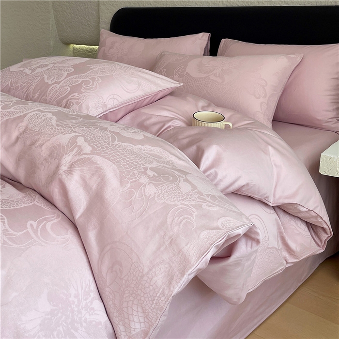 91家纺网 家纺一手货源 找家纺 琪格格纺织 2026新款60s精梳全棉纯棉厚织贡缎提花四件套 A类全棉立体浮雕床品 虞美人-嫣紫