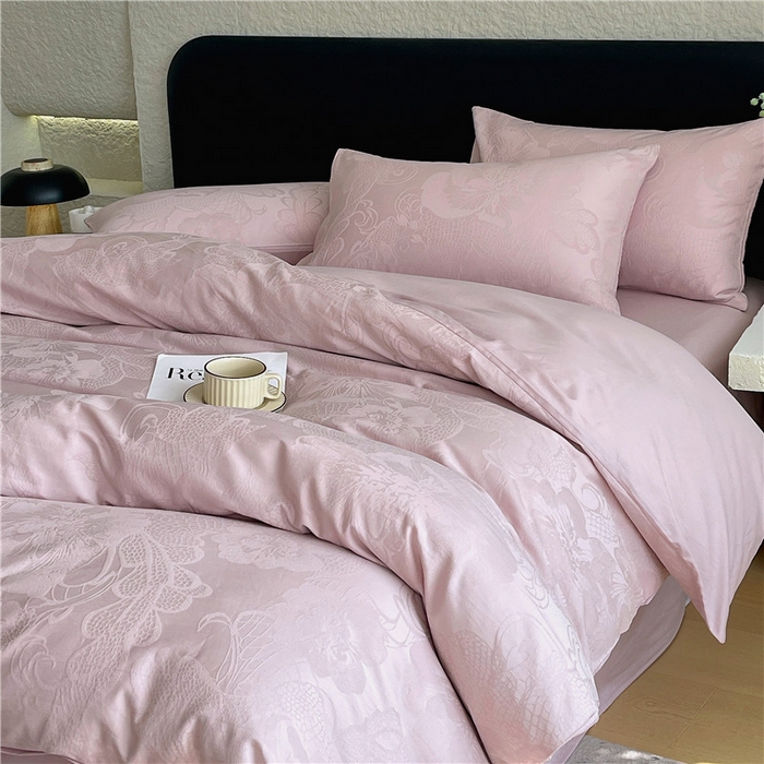 91家纺网 家纺一手货源 找家纺 琪格格纺织 2026新款60s精梳全棉纯棉厚织贡缎提花四件套 A类全棉立体浮雕床品 虞美人-嫣紫