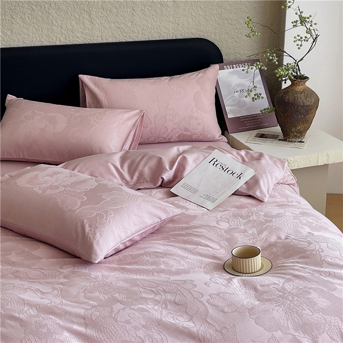 91家纺网 家纺一手货源 找家纺 琪格格纺织 2026新款60s精梳全棉纯棉厚织贡缎提花四件套 A类全棉立体浮雕床品 虞美人-嫣紫