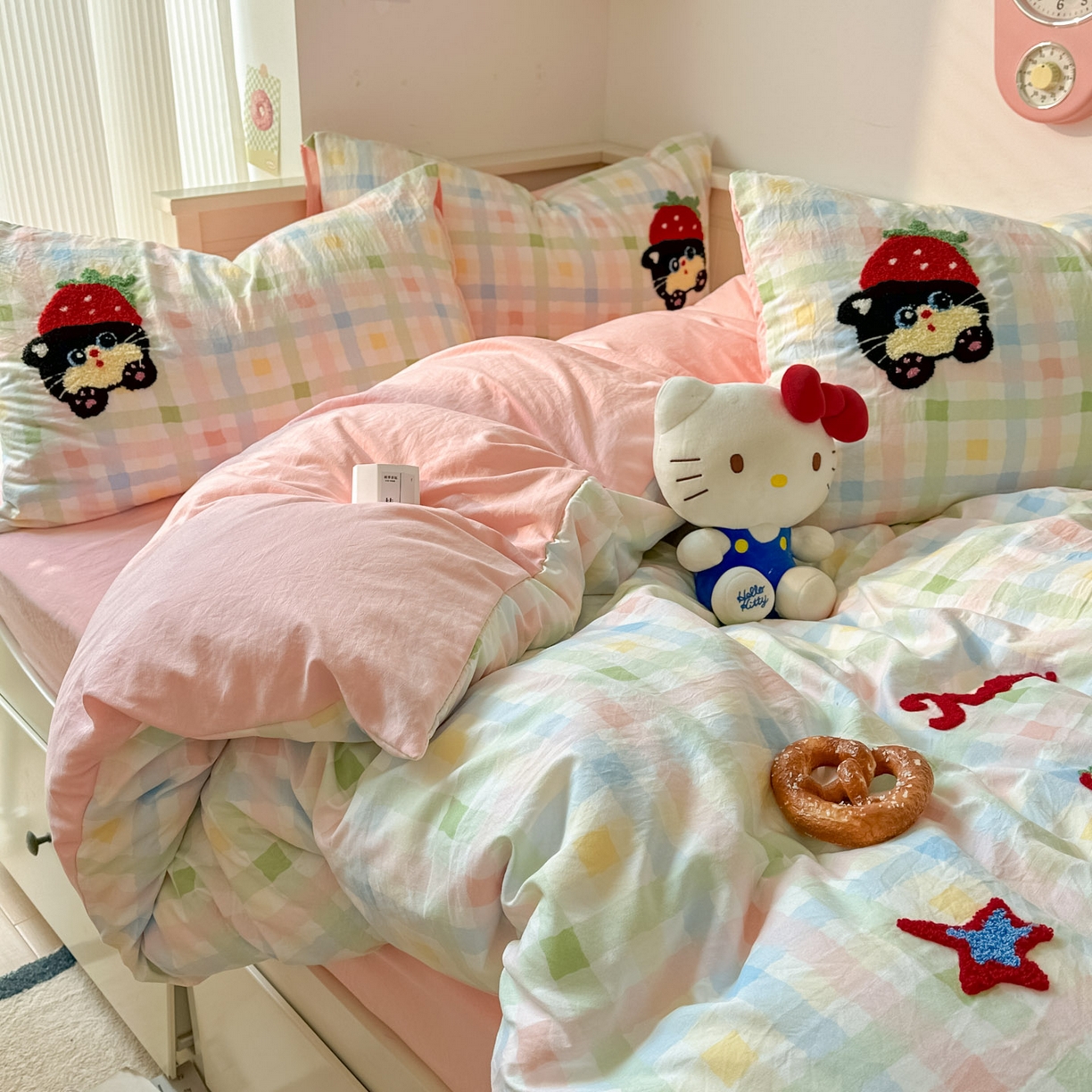 91家纺网 家纺一手货源 找家纺 易辰美 2026春夏新款超柔水洗棉四件套 草莓猫咪