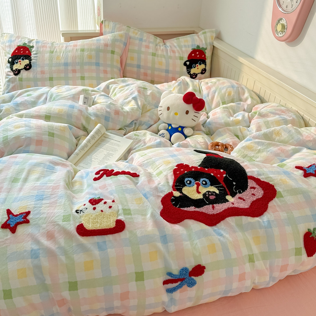 91家纺网 家纺一手货源 找家纺 易辰美 2026春夏新款超柔水洗棉四件套 草莓猫咪