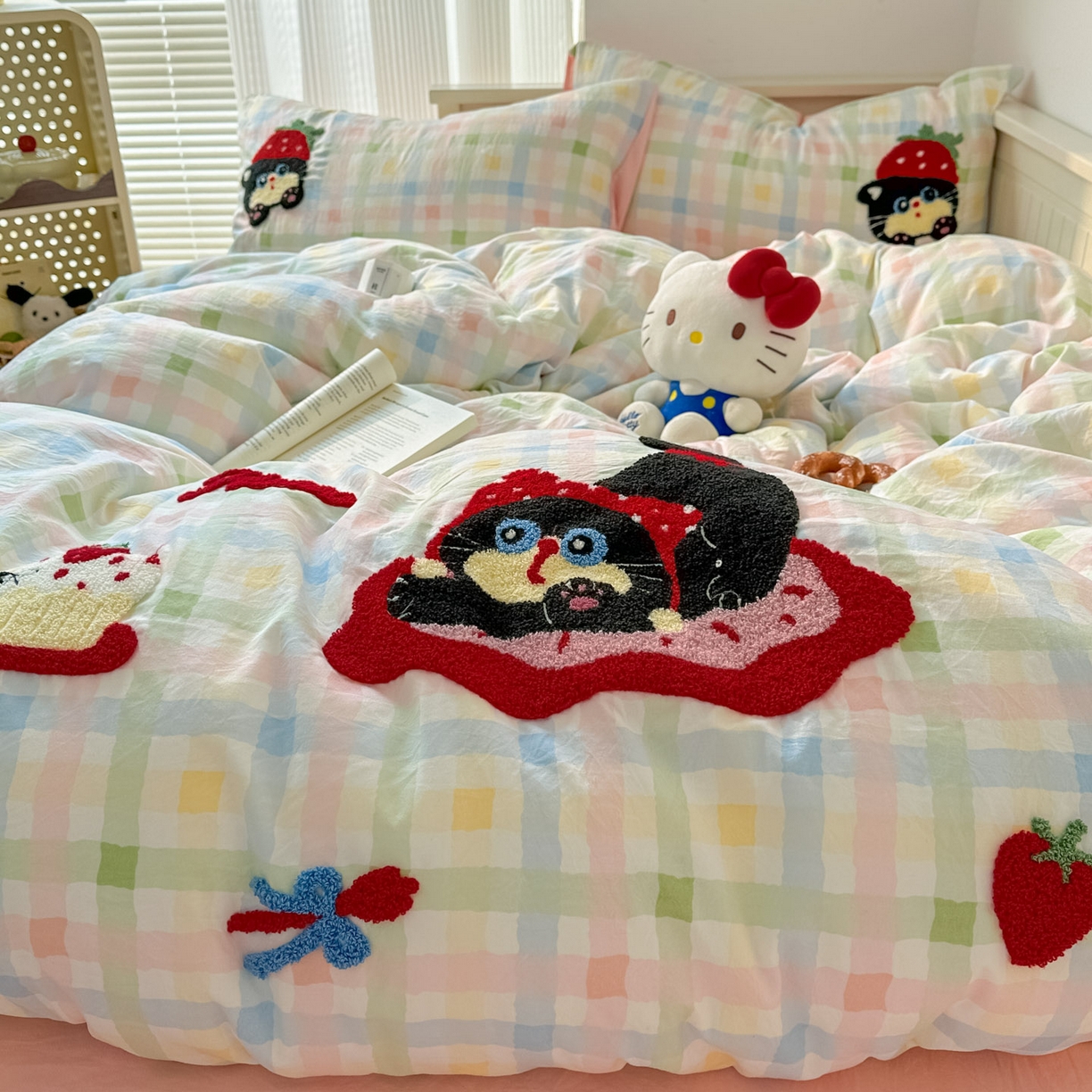 91家纺网 家纺一手货源 找家纺 易辰美 2026春夏新款超柔水洗棉四件套 草莓猫咪