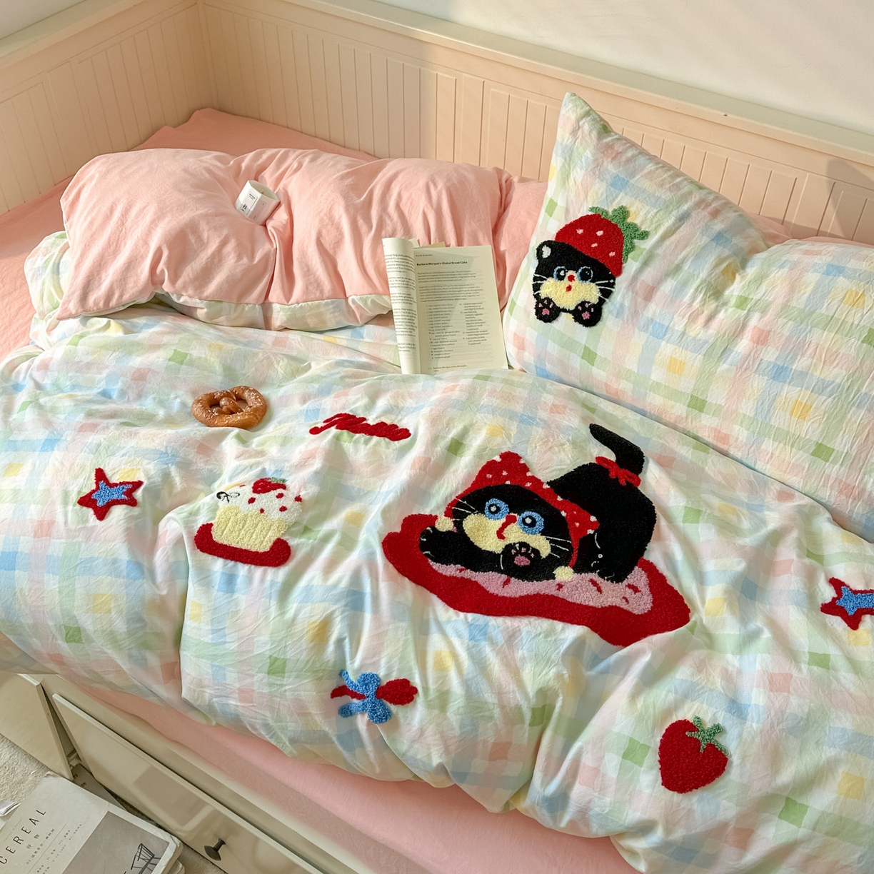 91家纺网 家纺一手货源 找家纺 易辰美 2026春夏新款超柔水洗棉四件套 草莓猫咪