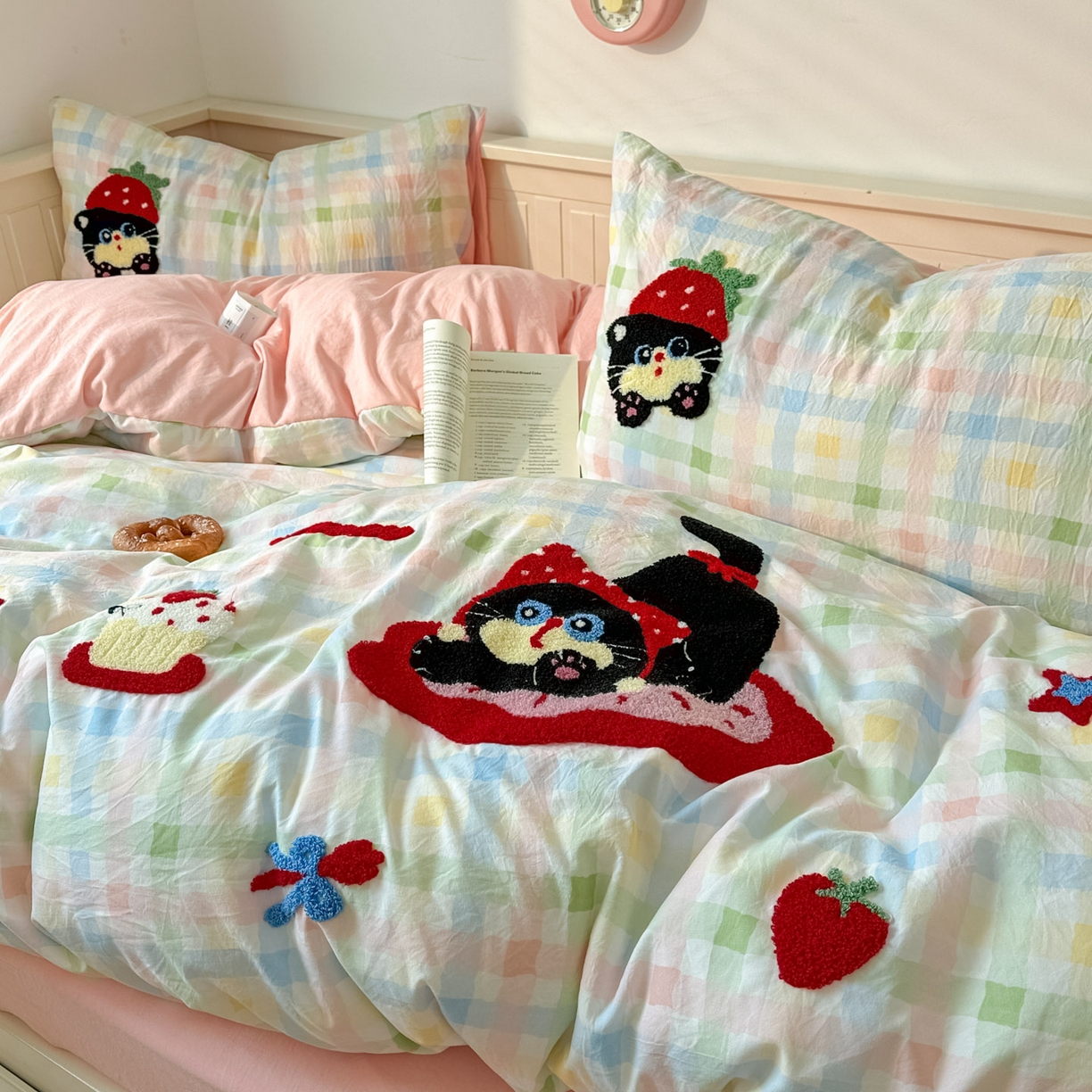 91家纺网 家纺一手货源 找家纺 易辰美 2026春夏新款超柔水洗棉四件套 草莓猫咪